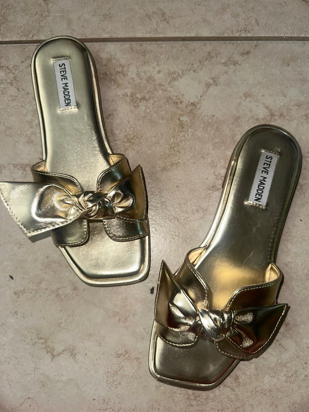 Steve Madden Gold Metallic Bow Women’s Size 8.5 Square Toe Flat Slides